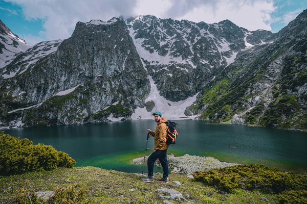 Quels sont les meilleurs circuits pour une randonnée à travers les vignobles de Bordeaux, France?